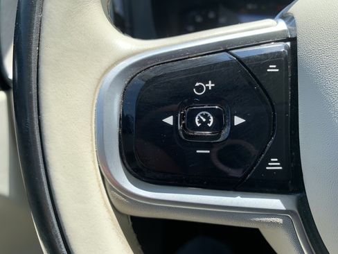 Used 2018 Volvo XC60 T8 Inscription w/ Vision Package AWD/4WD image 19