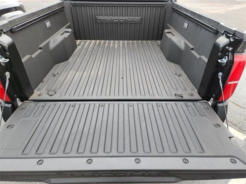 Used 2025 Toyota Tacoma SR image 22