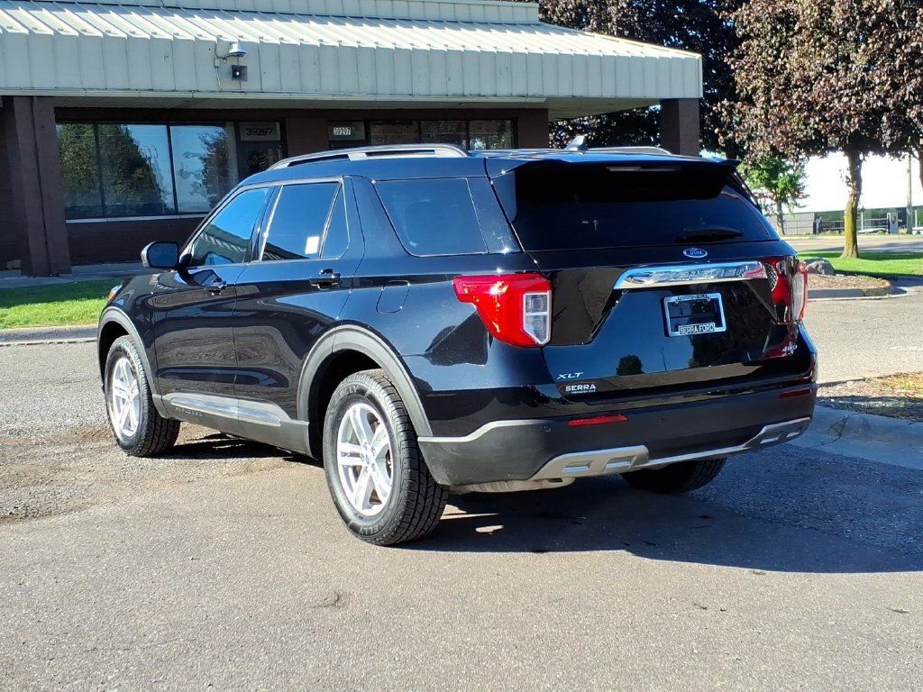 Used 2023 Ford Explorer XLT w/ Equipment Group 202A AWD/4WD image 3
