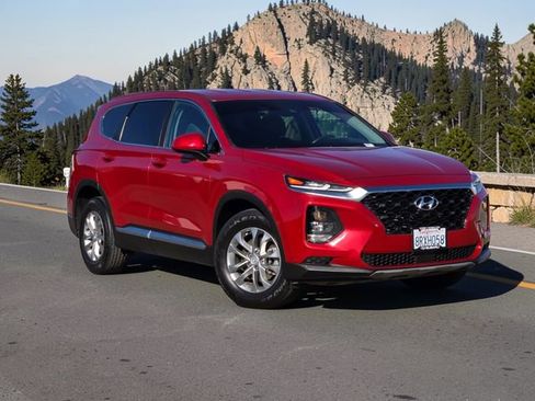 Used 2020 Hyundai Santa Fe SE image 2