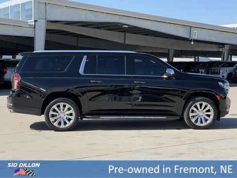 Used 2022 Chevrolet Suburban Premier AWD/4WD image 3