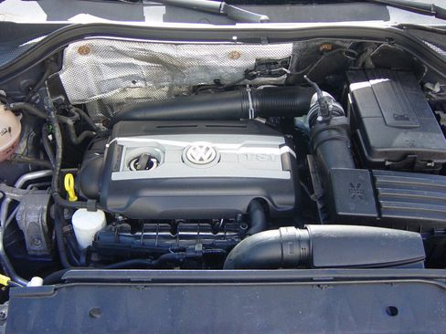 Used 2016 Volkswagen Tiguan S AWD/4WD image 14