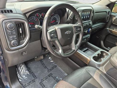 Used 2021 Chevrolet Silverado 1500 LT Trail Boss w/ Convenience Package II AWD/4WD image 9
