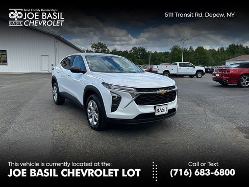 Used 2024 Chevrolet Trax LS FWD image 1
