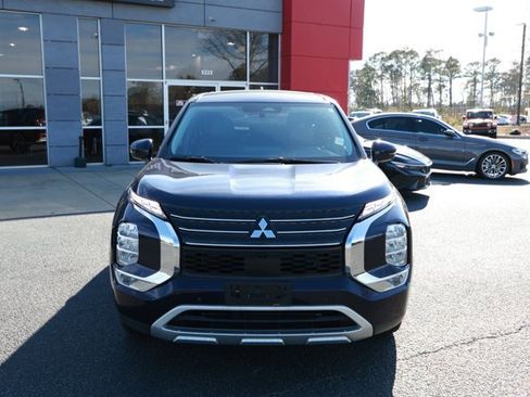 Used 2024 Mitsubishi Outlander SE image 2