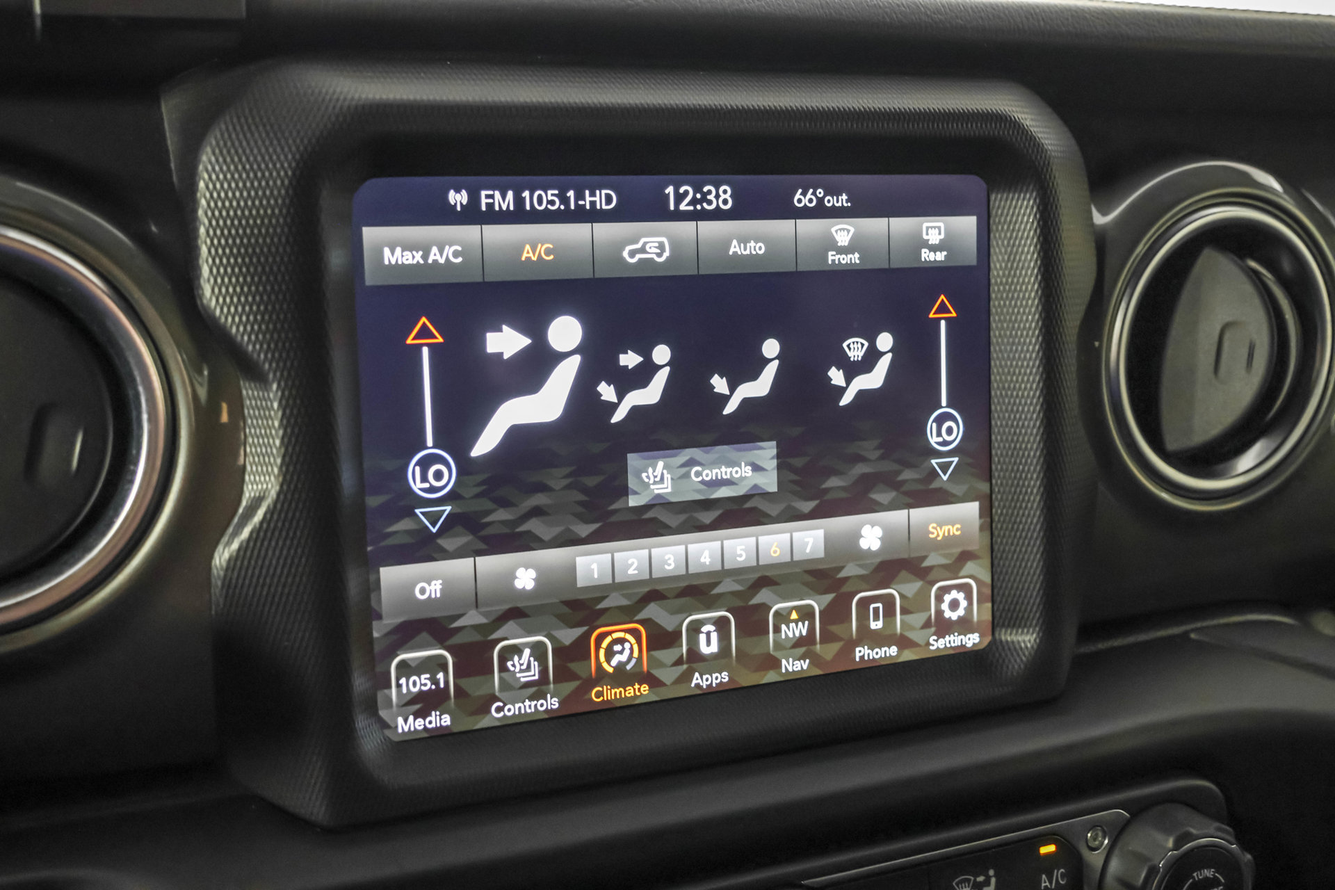 Used 2022 Jeep Wrangler Unlimited Sahara w/ Safety Group AWD/4WD image 32