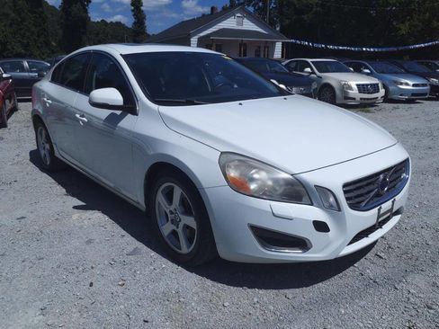 Used 2013 Volvo S60 T5 image 1