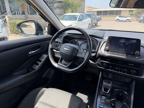 Used 2025 Nissan Rogue SV FWD image 36