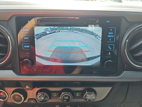 Used 2018 Toyota Tacoma TRD Off-Road image 25