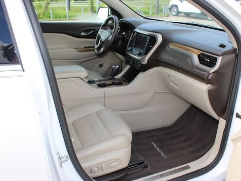 Used 2019 GMC Acadia Denali w/ Technology Package FWD image 12