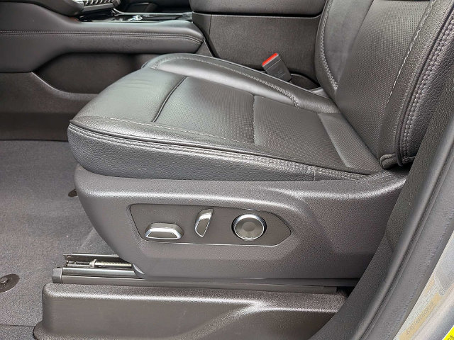 Used 2025 GMC Yukon XL Denali AWD/4WD image 19
