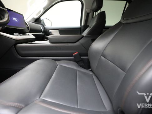 Used 2025 Ford Expedition Active AWD/4WD image 10