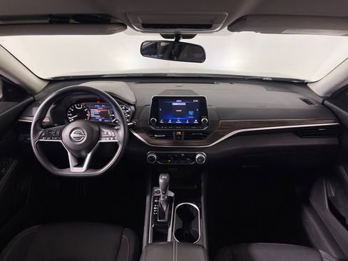 Used 2024 Nissan Altima 2.5 SV image 14