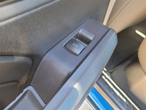 Used 2023 Chevrolet Colorado LT w/ LT Convenience Package image 15