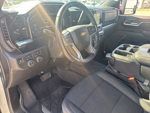 Used 2025 Chevrolet Silverado 2500 LT w/ Convenience Package AWD/4WD image 15