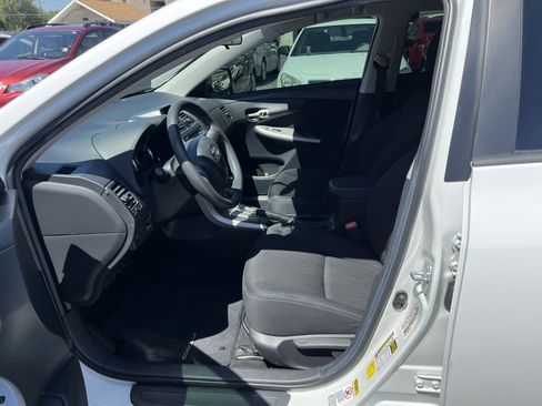 Used 2015 Toyota Corolla LE FWD image 11