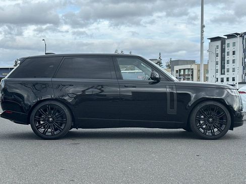 New 2025 Land Rover Range Rover Long Wheelbase SE image 9