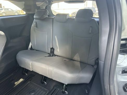 Used 2025 Toyota Sienna XLE w/ XLE Plus Package image 18