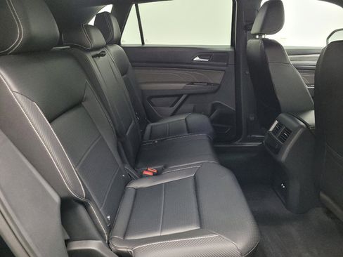 Used 2022 Volkswagen Atlas Cross Sport SE FWD image 19