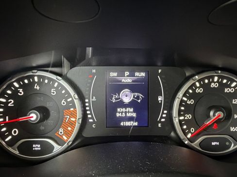 Used 2019 Jeep Renegade Latitude w/ Cold Weather Group AWD/4WD image 33