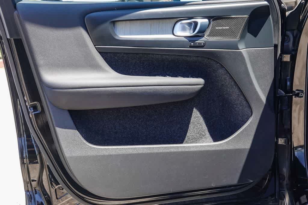 Used 2024 Volvo XC40 B5 Ultimate w/ Protection Package Premier AWD/4WD image 19