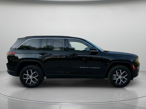 Used 2025 Jeep Grand Cherokee Limited AWD/4WD image 33