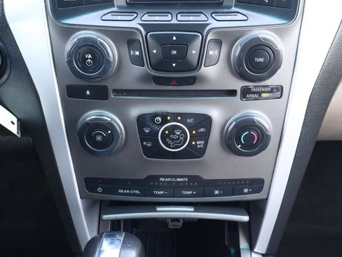 Used 2013 Ford Explorer XLT FWD image 22