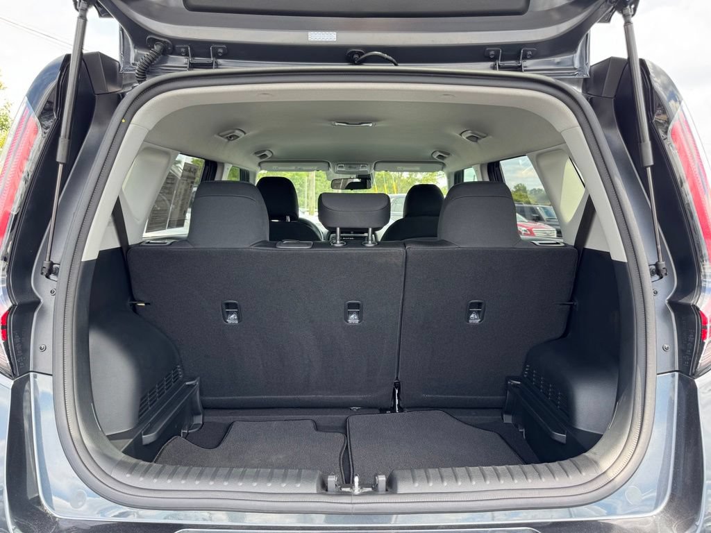 Used 2025 Kia Soul LX FWD image 37