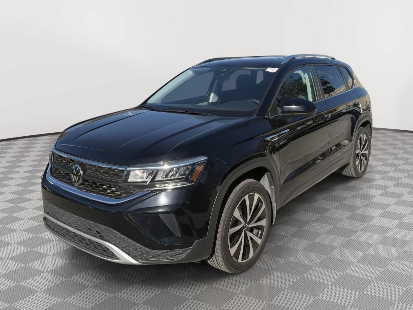 Used 2023 Volkswagen Taos SE w/ Panoramic Sunroof Package AWD/4WD image 3