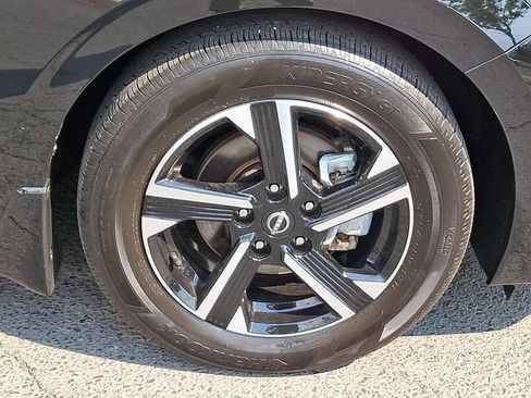 Used 2025 Nissan Sentra SV FWD image 8