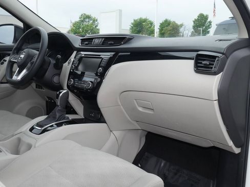 Used 2020 Nissan Rogue Sport SV FWD image 23