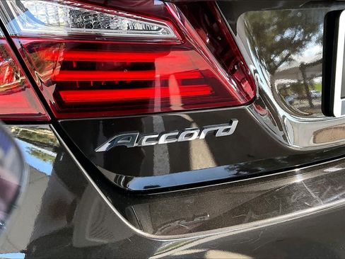Used 2017 Honda Accord Sport image 10