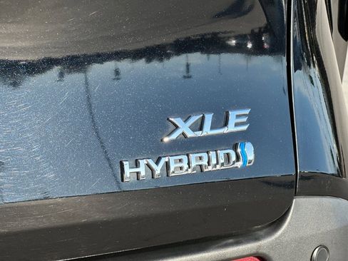 Used 2024 Toyota Sienna XLE image 27