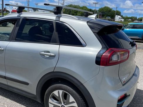 Used 2019 Kia Niro EX Premium w/ Cold Weather Package 2.0 FWD image 7