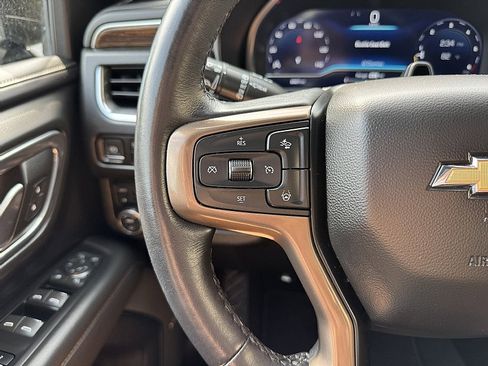 Used 2023 Chevrolet Suburban High Country w/ Advanced Technology Package image 17