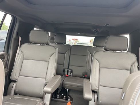 Used 2024 GMC Yukon XL Denali AWD/4WD image 7