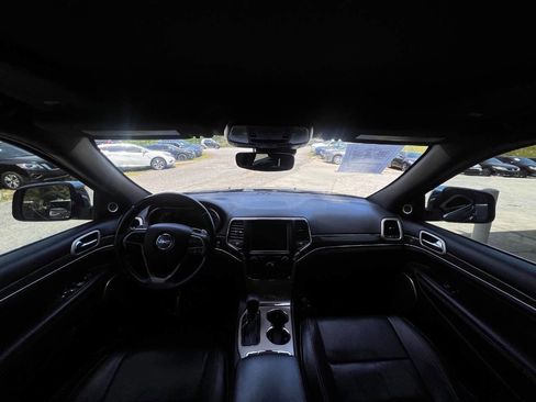 Used 2017 Jeep Grand Cherokee Overland w/ Jeep Active Safety Group image 12