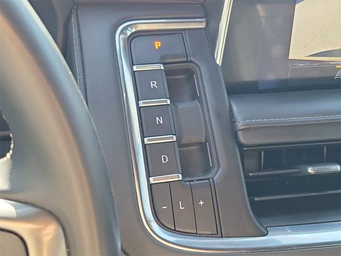 Used 2023 Chevrolet Tahoe LT image 32