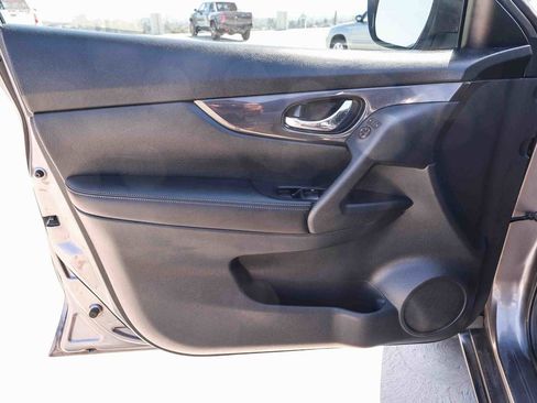 Used 2017 Nissan Rogue S AWD/4WD image 21