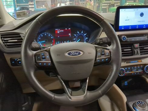 Used 2022 Ford Escape SEL AWD/4WD image 2