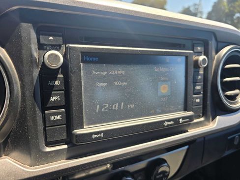 Used 2017 Toyota Tacoma SR5 AWD/4WD image 22