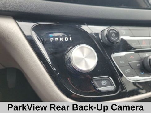 Used 2023 Chrysler Voyager LX image 8