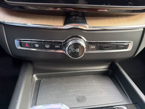 New 2026 Volvo XC60 B5 Plus w/ Protection Package Premier image 40