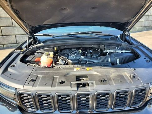 Used 2023 Jeep Grand Cherokee L Laredo image 49