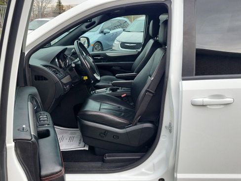 Used 2019 Dodge Grand Caravan GT image 18