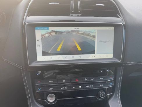 Used 2017 Jaguar F-PACE R-Sport image 11