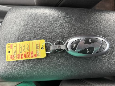 Used 2025 Hyundai Elantra SEL FWD image 31