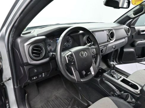 Used 2022 Toyota Tacoma TRD Off-Road w/ Technology Package AWD/4WD image 12