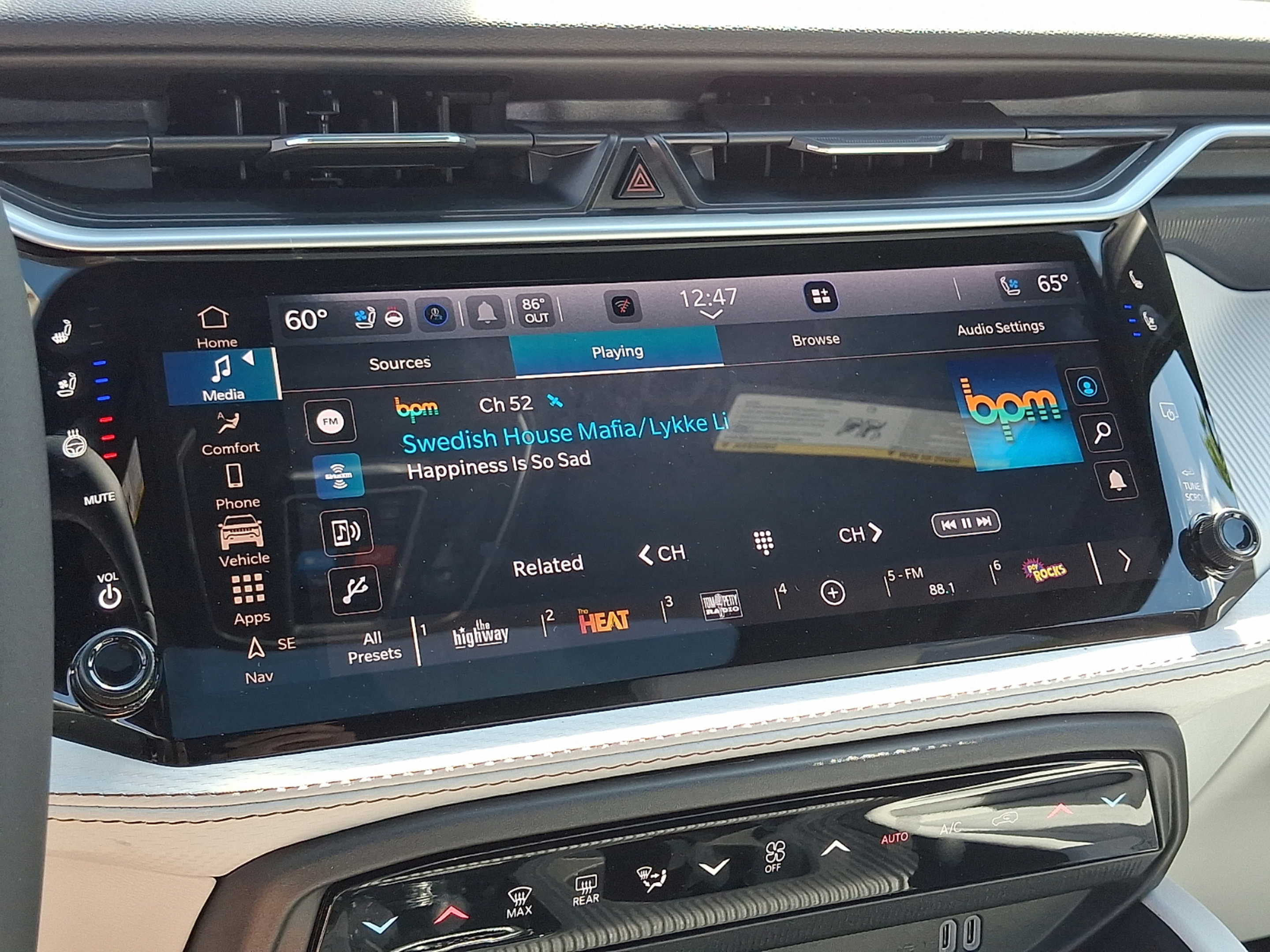 New 2026 Jeep Cherokee Overland w/ Advanced Pro Tech Group AWD/4WD image 14
