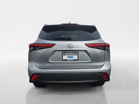 Used 2023 Toyota Highlander LE image 4